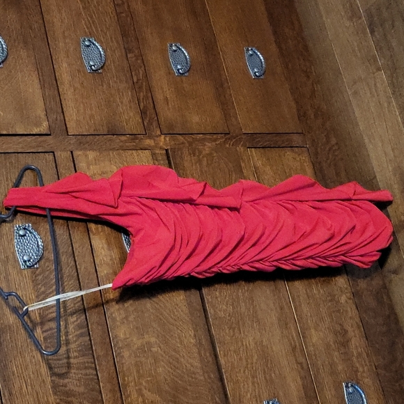 Short red dress - Picture 1 of 2